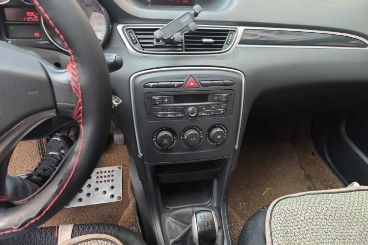 Used Peugeot 308 2014 Enjoy Edition Classic 1.6L Manual YouShang Model Audio And AC Panel