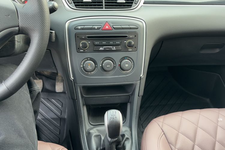 Used Peugeot 308 2014 Enjoy Edition Classic 1.6L Manual YouShang Model Audio And AC Panel