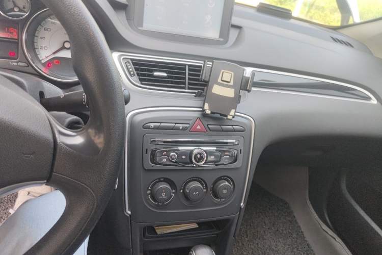 Used Peugeot 308 2014 Enjoy Edition Classic 1.6L Automatic Premium Model Audio And AC Panel