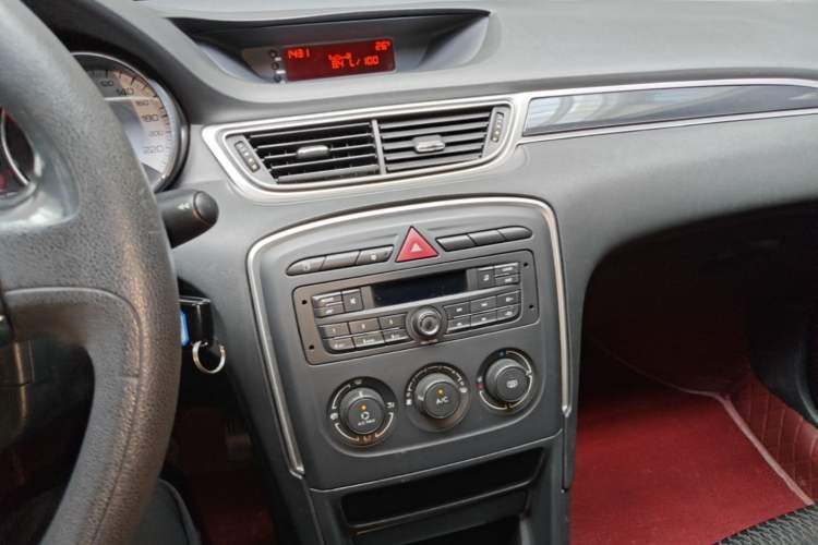 Used Peugeot 308 2014 Enjoy Edition Classic 1.6L Manual YouShang Model Audio And AC Panel