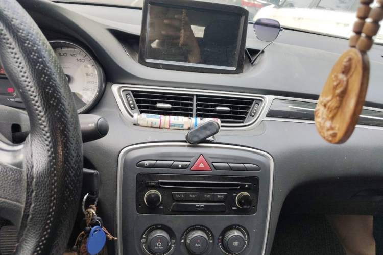 Used Peugeot 308 2014 Enjoy Edition Classic 1.6L Manual YouShang Model Audio And AC Panel