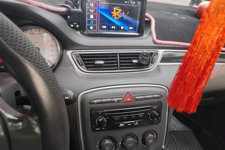 Used Peugeot 308 2014 Enjoy Edition Classic 1.6L Manual YouShang Model Audio And AC Panel