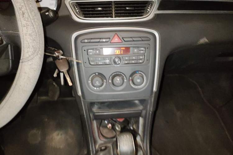 Used Peugeot 308 2014 Enjoy Edition Classic 1.6L Manual YouShang Model Audio And AC Panel