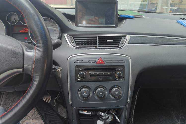 Used Peugeot 308 2014 Enjoy Edition Classic 1.6L Manual YouShang Model Audio And AC Panel