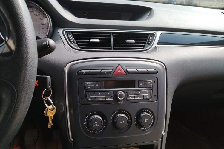 Used Peugeot 308 2014 Enjoy Edition Classic 1.6L Manual YouShang Model Audio And AC Panel
