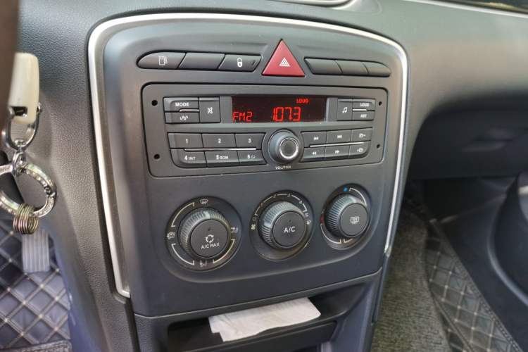 Used Peugeot 308 2014 Enjoy Edition Classic 1.6L Manual YouShang Model Audio And AC Panel