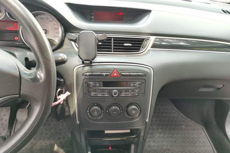Used Peugeot 308 2014 Enjoy Edition Classic 1.6L Manual YouShang Model Audio And AC Panel