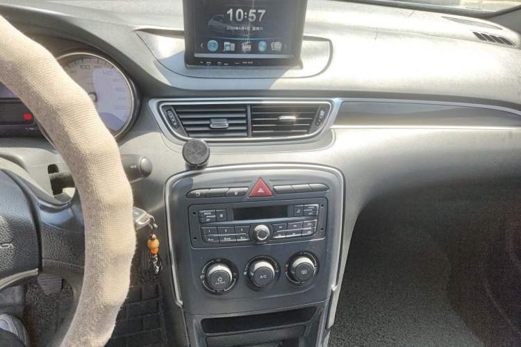 Used Peugeot 308 2014 Enjoy Edition Classic 1.6L Manual YouShang Model Audio And AC Panel