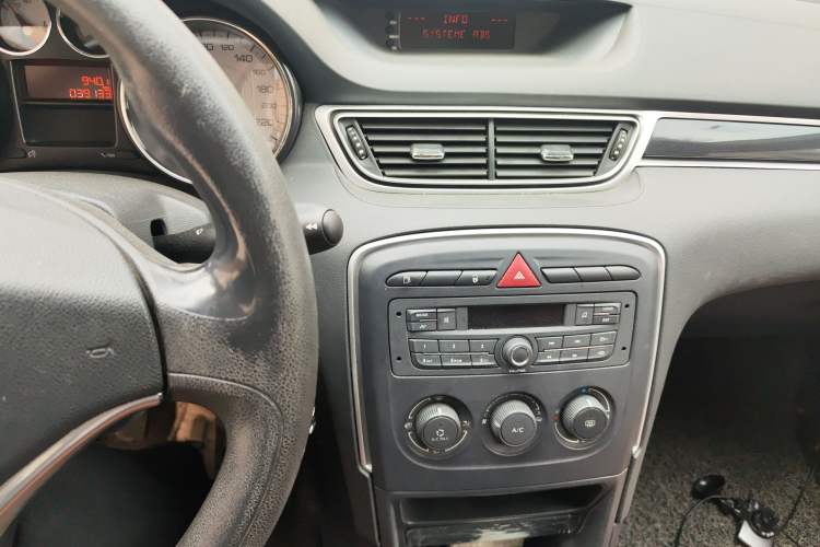Used Peugeot 308 2014 Enjoy Edition Classic 1.6L Manual YouShang Model Audio And AC Panel