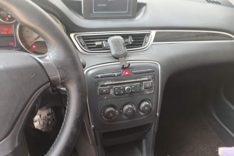 Used Peugeot 308 2014 Enjoy Edition Classic 1.6L Manual YouShang Model Audio And AC Panel