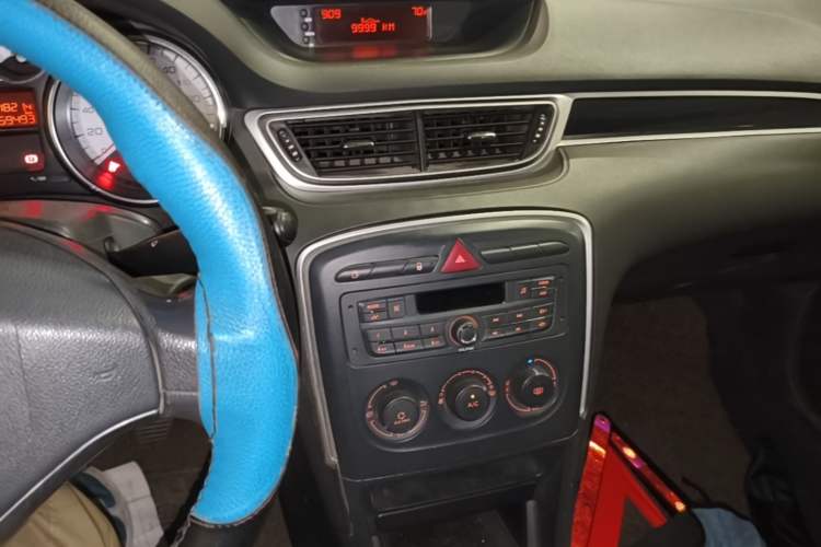 Used Peugeot 308 2014 Enjoy Edition Classic 1.6L Manual YouShang Model Audio And AC Panel