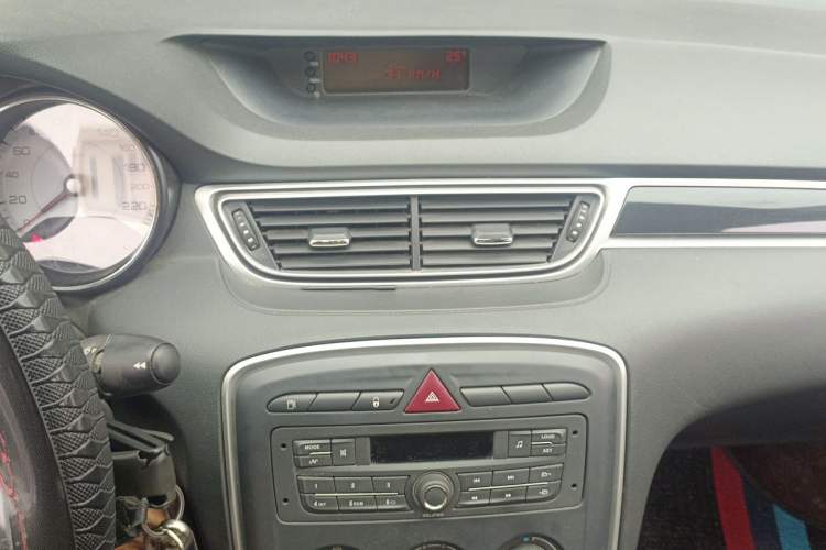 Used Peugeot 308 2014 Enjoy Edition Classic 1.6L Manual YouShang Model Audio And AC Panel