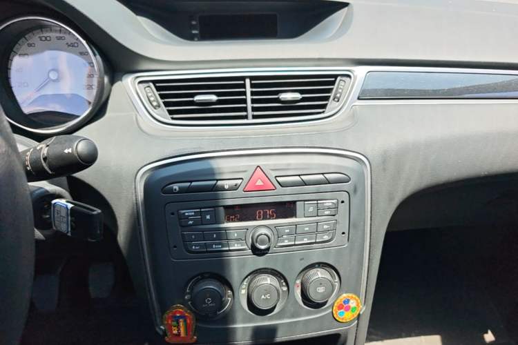 Used Peugeot 308 2014 Enjoy Edition Classic 1.6L Manual YouShang Model Audio And AC Panel