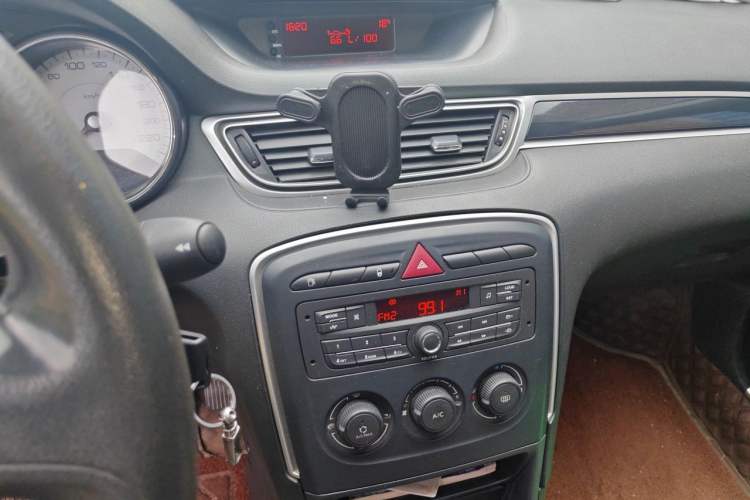Used Peugeot 308 2014 Enjoy Edition Classic 1.6L Manual YouShang Model Audio And AC Panel