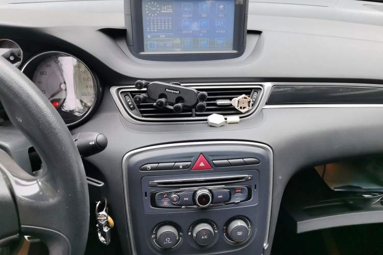 Used Peugeot 308 2014 Enjoy Edition Classic 1.6L Manual YouShang Model Audio And AC Panel