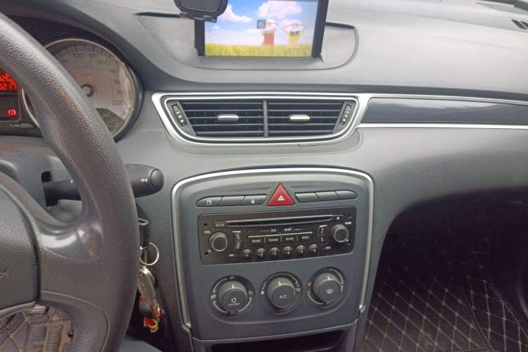 Used Peugeot 308 2014 Enjoy Edition Classic 1.6L Manual YouShang Model Audio And AC Panel