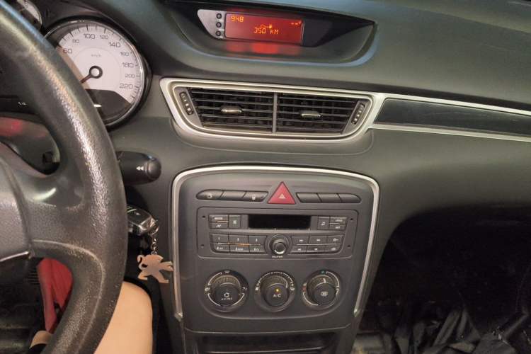 Used Peugeot 308 2014 Enjoy Edition Classic 1.6L Manual YouShang Model Audio And AC Panel