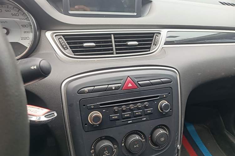 Used Peugeot 308 2014 Enjoy Edition Classic 1.6L Manual YouShang Model Audio And AC Panel