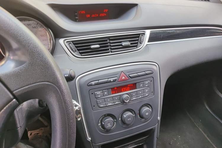 Used Peugeot 308 2014 Enjoy Edition Classic 1.6L Manual YouShang Model Audio And AC Panel