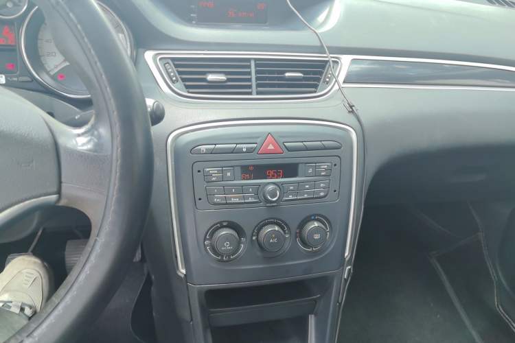 Used Peugeot 308 2014 Enjoy Edition Classic 1.6L Manual YouShang Model Audio And AC Panel