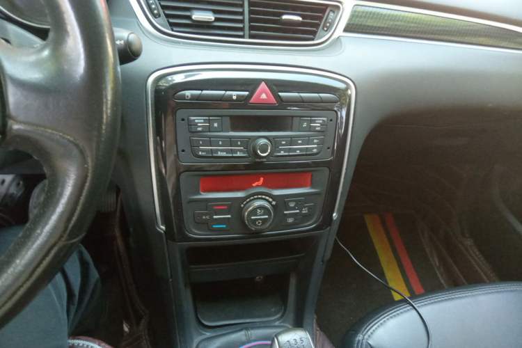 Used Peugeot 308 2014 Enjoy Edition Classic 1.6L Manual YouShang Model Audio And AC Panel