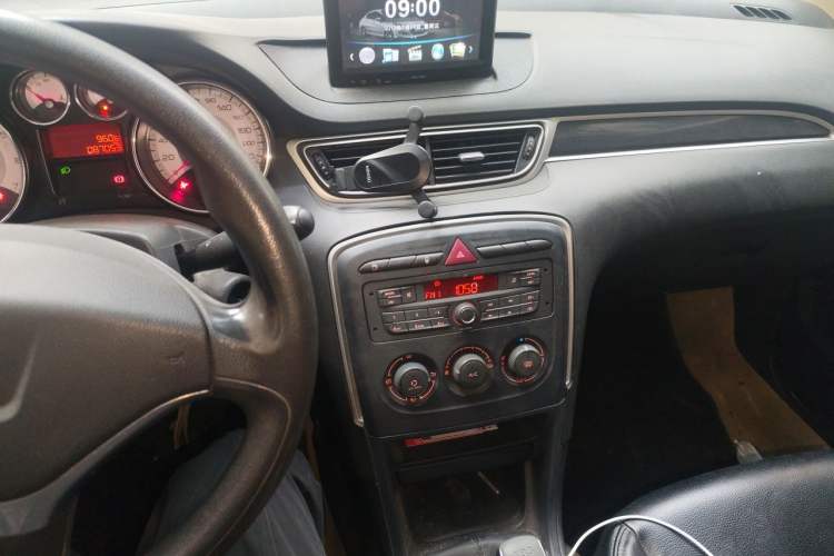 Used Peugeot 308 2014 Enjoy Edition Classic 1.6L Manual YouShang Model Audio And AC Panel