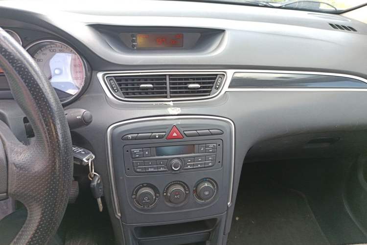 Used Peugeot 308 2014 Enjoy Edition Classic 1.6L Manual YouShang Model Audio And AC Panel