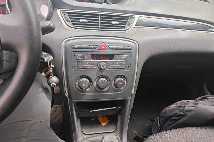 Used Peugeot 308 2014 Enjoy Edition Classic 1.6L Manual YouShang Model Audio And AC Panel