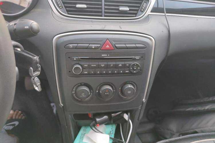 Used Peugeot 308 2014 Enjoy Edition Classic 1.6L Manual YouShang Model Audio And AC Panel
