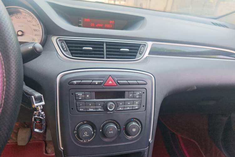 Used Peugeot 308 2014 Enjoy Edition Classic 1.6L Manual YouShang Model Audio And AC Panel
