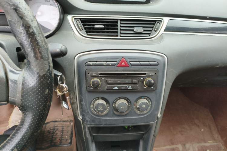 Used Peugeot 308 2014 Enjoy Edition Classic 1.6L Manual YouShang Model Audio And AC Panel