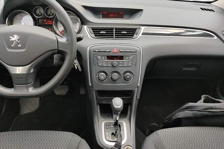 Used Peugeot 308 2014 Enjoy Edition Classic 1.6L Automatic Premium Model Audio And AC Panel