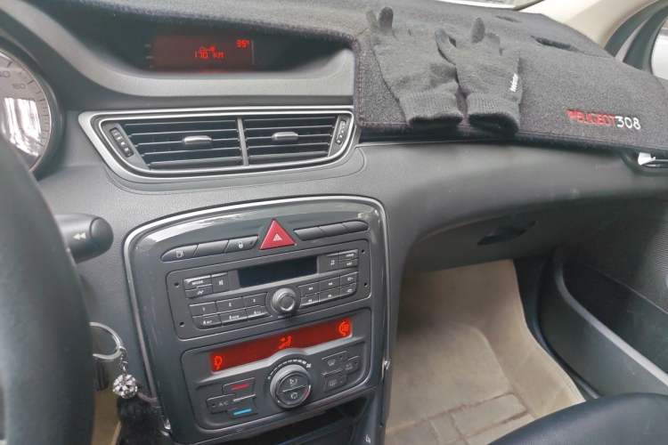 Used Peugeot 308 2014 Enjoyment Edition Classic 1.6L Automatic Fashion Model Audio And AC Panel