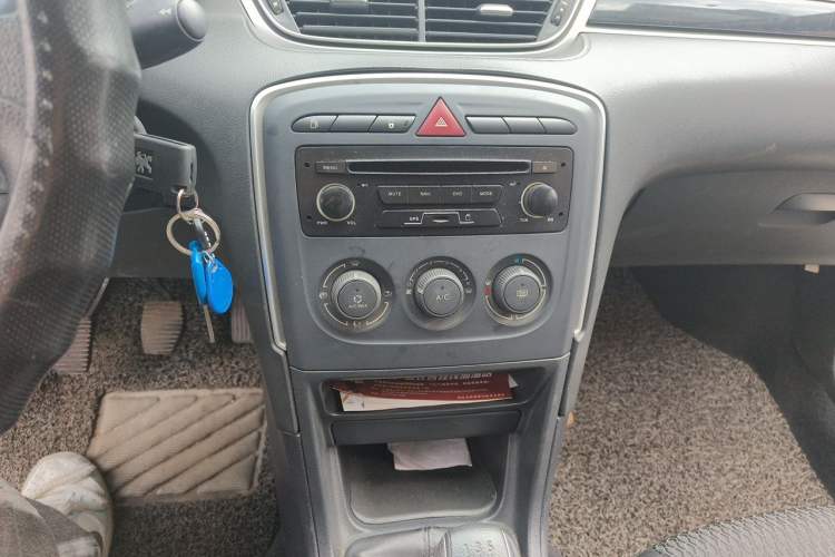 Used Peugeot 308 2014 Enjoy Edition Classic 1.6L Manual YouShang Model Audio And AC Panel