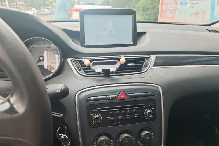 Used Peugeot 308 2014 Enjoy Edition Classic 1.6L Manual YouShang Model Audio And AC Panel