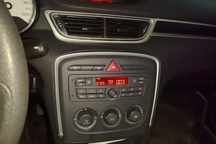 Used Peugeot 308 2014 Enjoy Edition Classic 1.6L Manual YouShang Model Audio And AC Panel