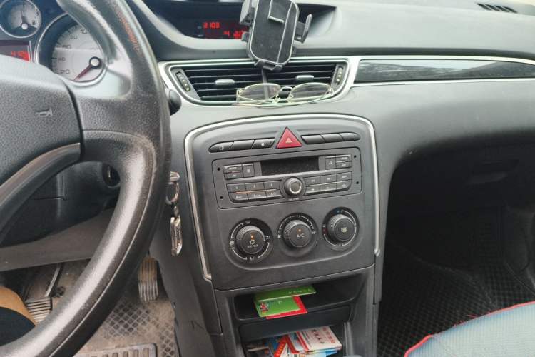 Used Peugeot 308 2014 Enjoy Edition Classic 1.6L Manual YouShang Model Audio And AC Panel