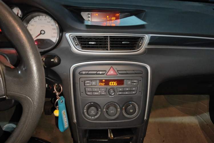 Used Peugeot 308 2014 Enjoy Edition Classic 1.6L Manual YouShang Model Audio And AC Panel