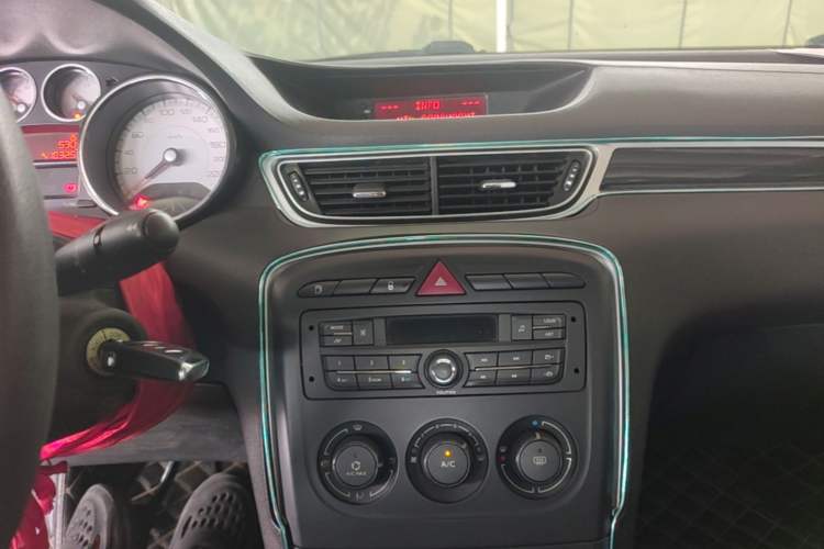 Used Peugeot 308 2014 Enjoy Edition Classic 1.6L Manual YouShang Model Audio And AC Panel