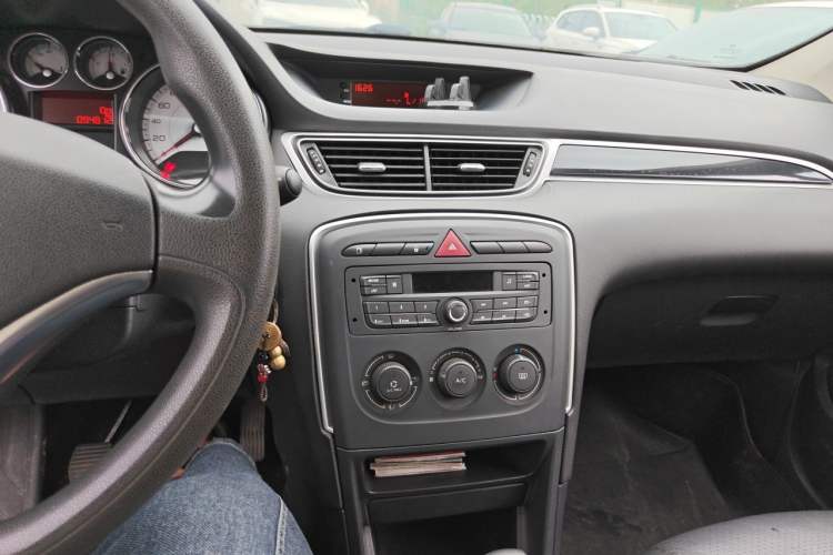 Used Peugeot 308 2014 Enjoy Edition Classic 1.6L Manual YouShang Model Audio And AC Panel