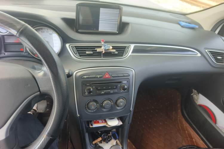 Used Peugeot 308 2014 Enjoy Edition Classic 1.6L Manual YouShang Model Audio And AC Panel