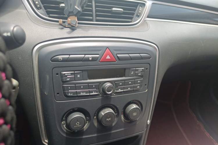Used Peugeot 308 2014 Enjoy Edition Classic 1.6L Manual YouShang Model Audio And AC Panel