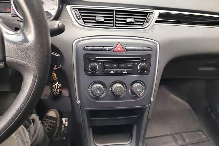 Used Peugeot 308 2014 Enjoy Edition Classic 1.6L Manual YouShang Model Audio And AC Panel