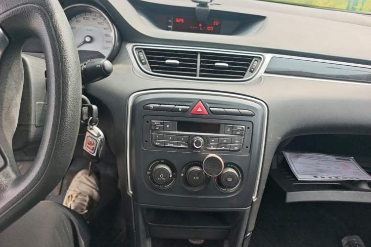 Used Peugeot 308 2014 Enjoy Edition Classic 1.6L Manual YouShang Model Audio And AC Panel