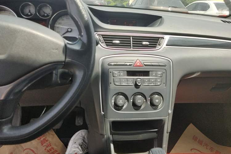 Used Peugeot 308 2014 Enjoy Edition Classic 1.6L Manual YouShang Model Audio And AC Panel