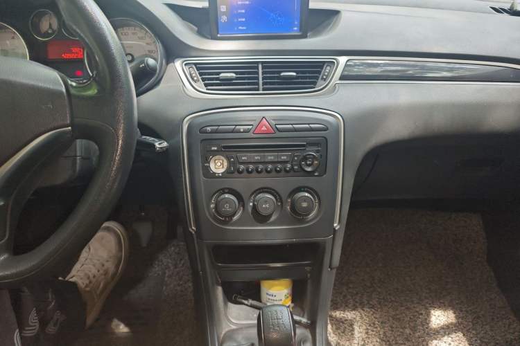 Used Peugeot 308 2014 Enjoy Edition Classic 1.6L Manual YouShang Model Audio And AC Panel