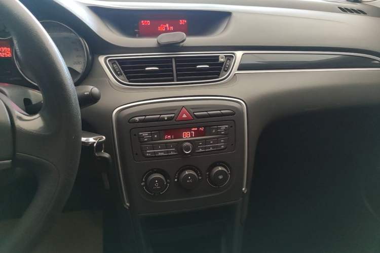 Used Peugeot 308 2014 Enjoy Edition Classic 1.6L Manual YouShang Model Audio And AC Panel