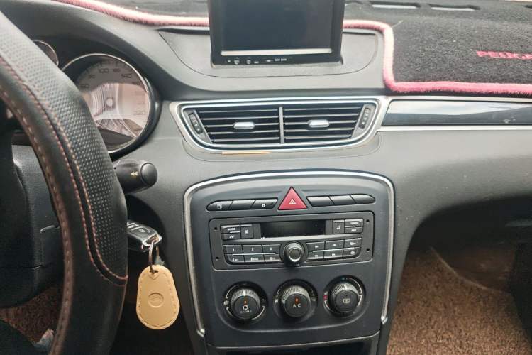 Used Peugeot 308 2014 Enjoy Edition Classic 1.6L Manual YouShang Model Audio And AC Panel