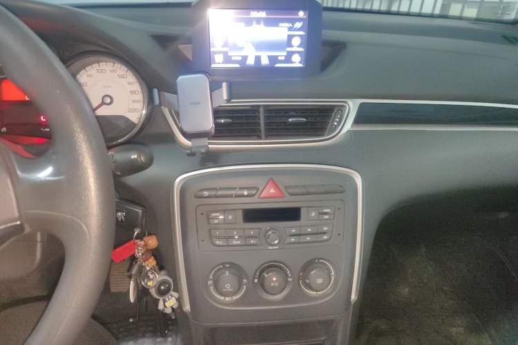 Used Peugeot 308 2014 Enjoy Edition Classic 1.6L Manual YouShang Model Audio And AC Panel