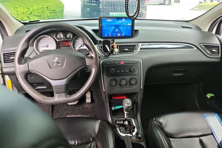 Used Peugeot 308 2014 Enjoy Edition Classic 1.6L Automatic Premium Model Center Console